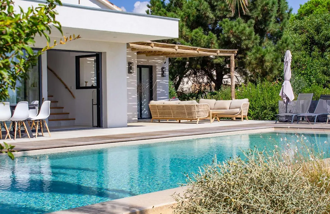 Villa San Ciprianu Mare Di Lecci-1